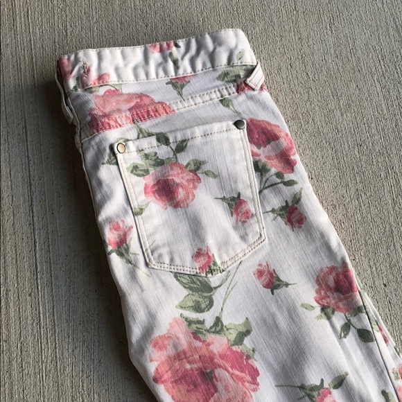 Free People Denim - \Free People\• Floral Skinny Ankle Jeans